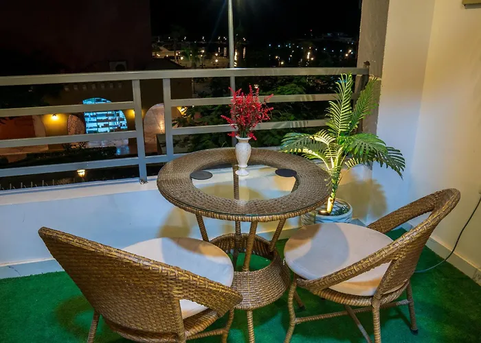 Marina & Sea View Balcony Apartment *